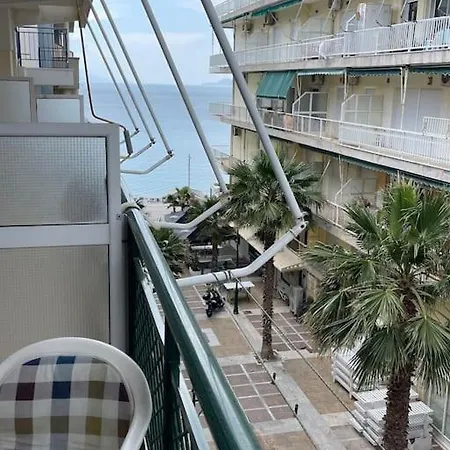 Apartment Yellow Studio On The Beach In The Center Of